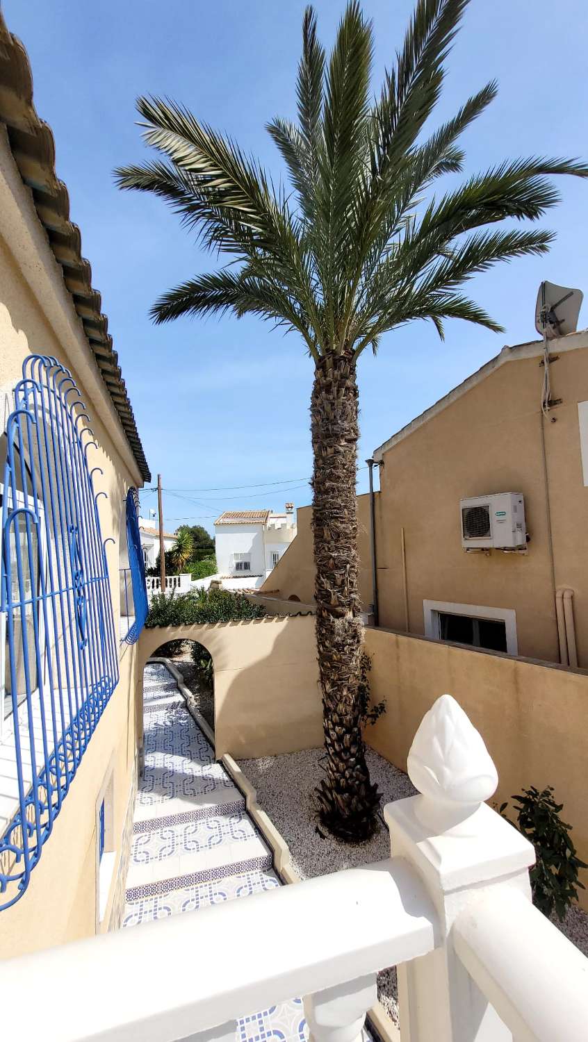 Chalet independiente en Pinar de Campoverde con Piscina