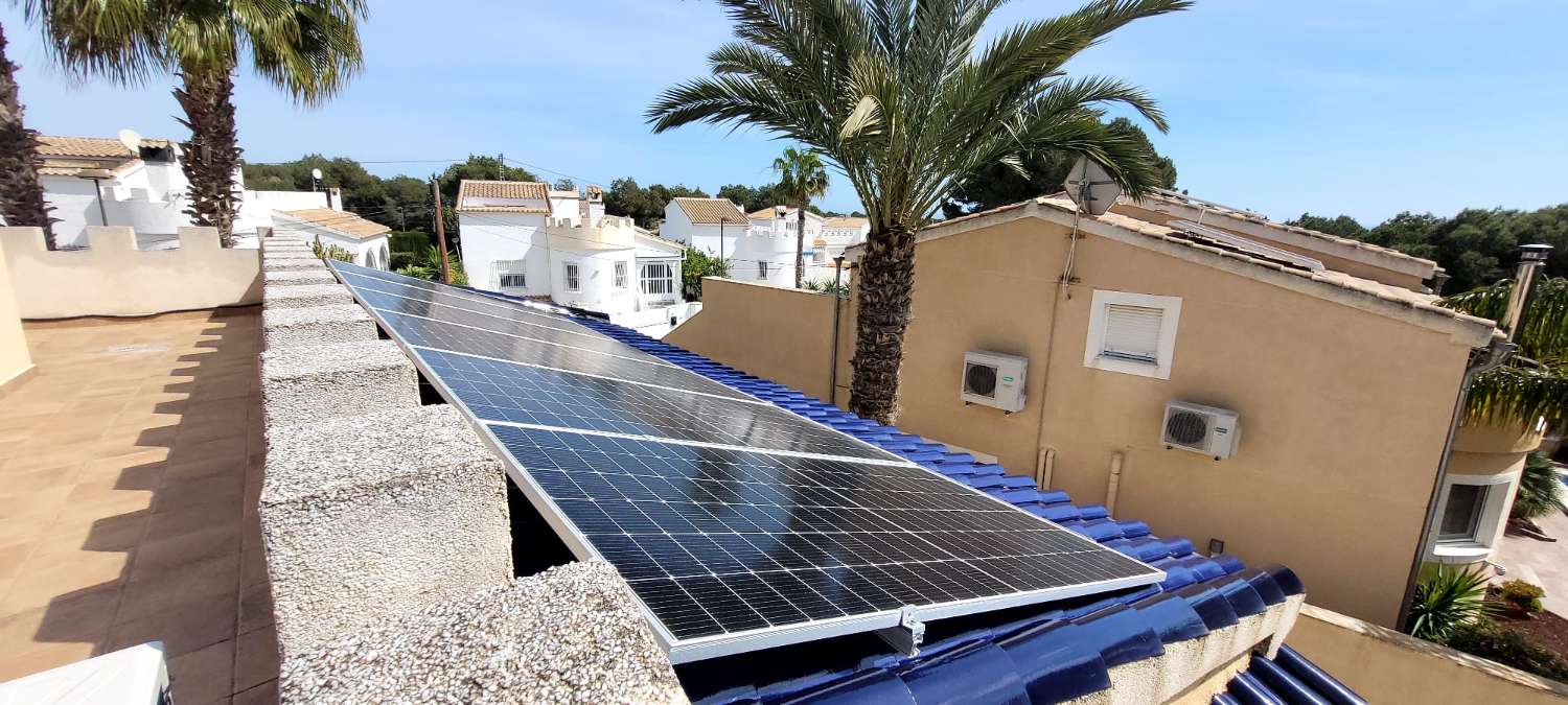 Chalet independiente en Pinar de Campoverde con Piscina