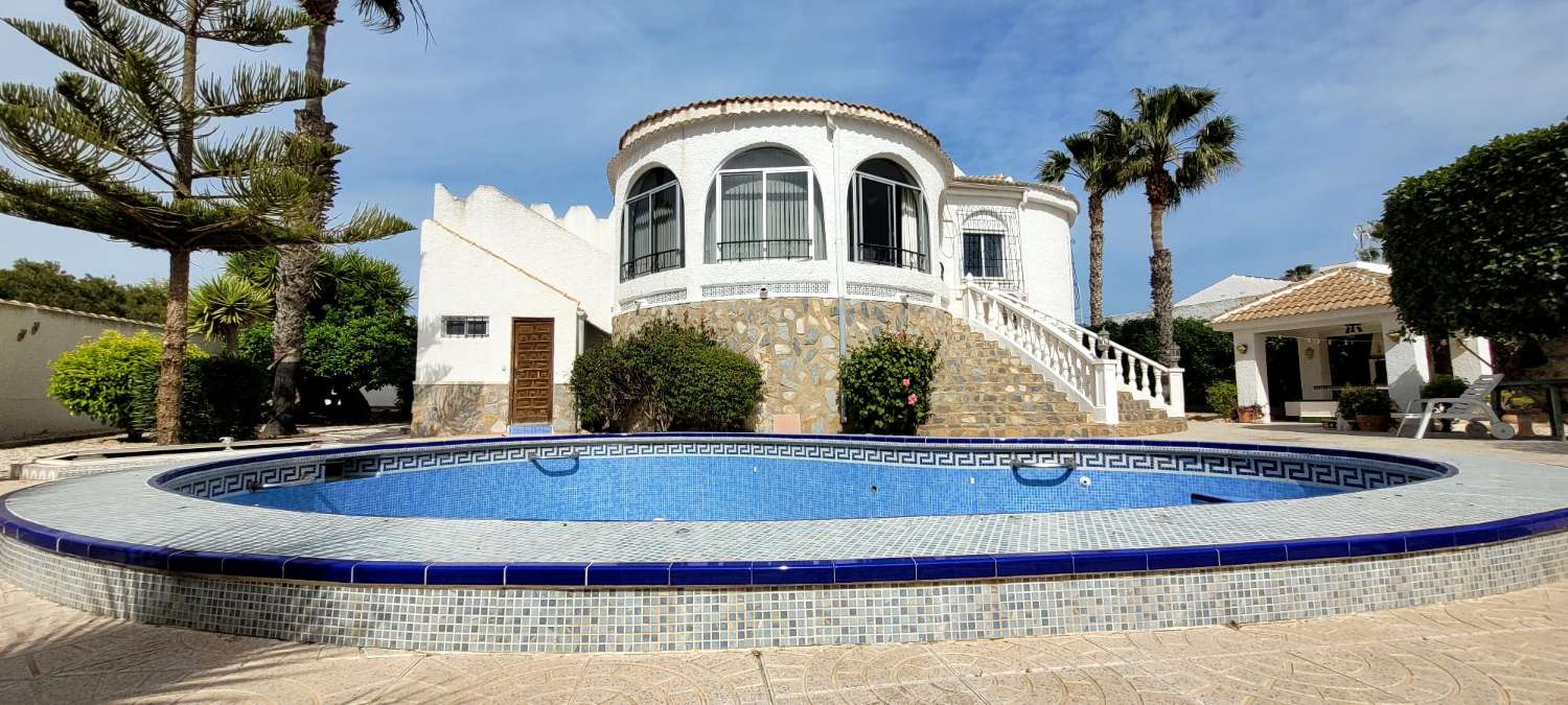 Huvila myynnissä El Chaparral (Torrevieja)