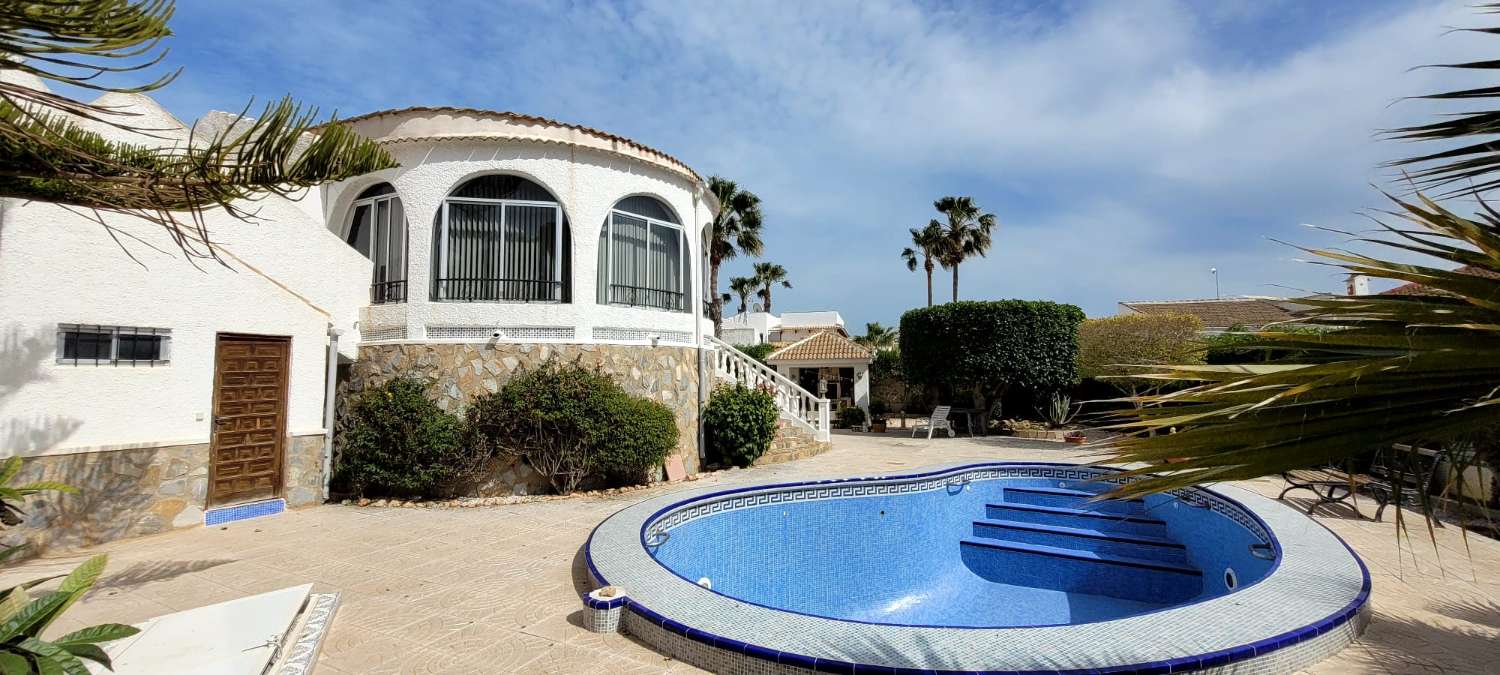 Huvila myynnissä El Chaparral (Torrevieja)