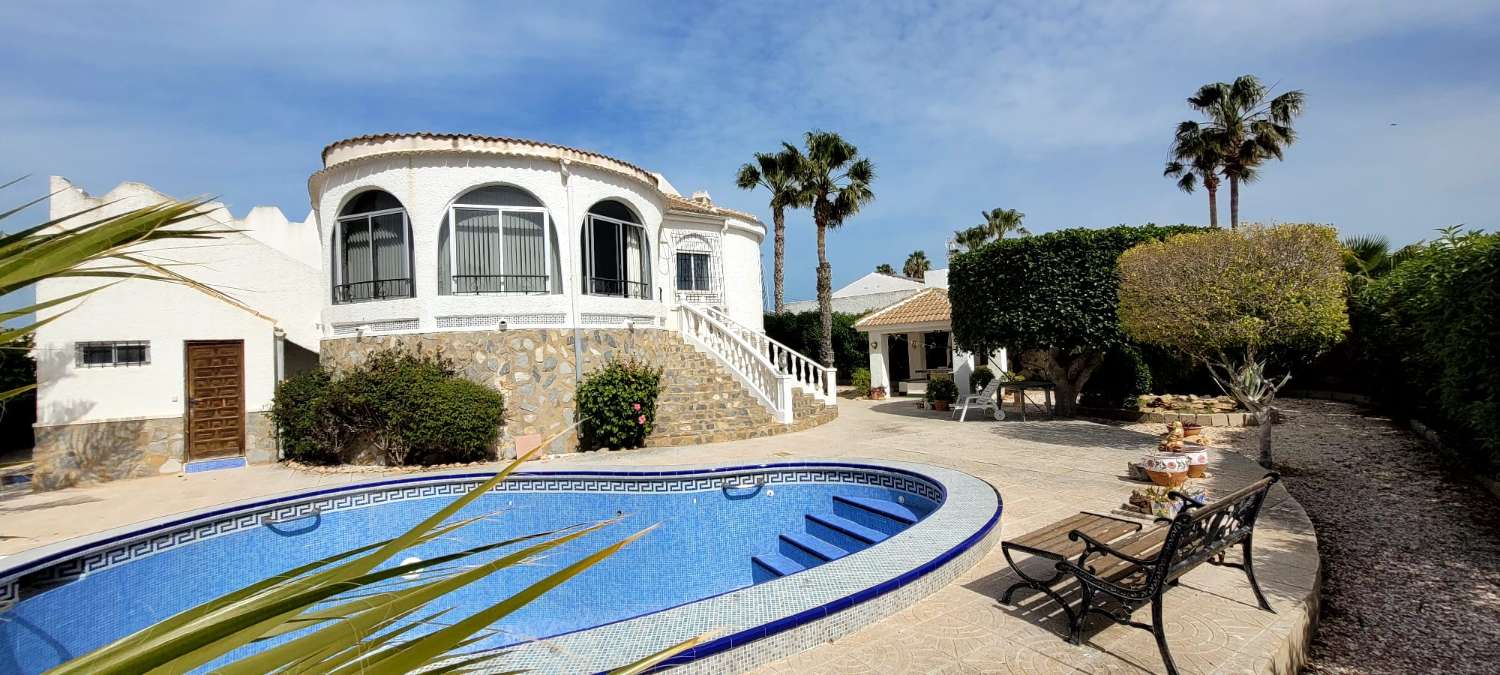 Huvila myynnissä El Chaparral (Torrevieja)