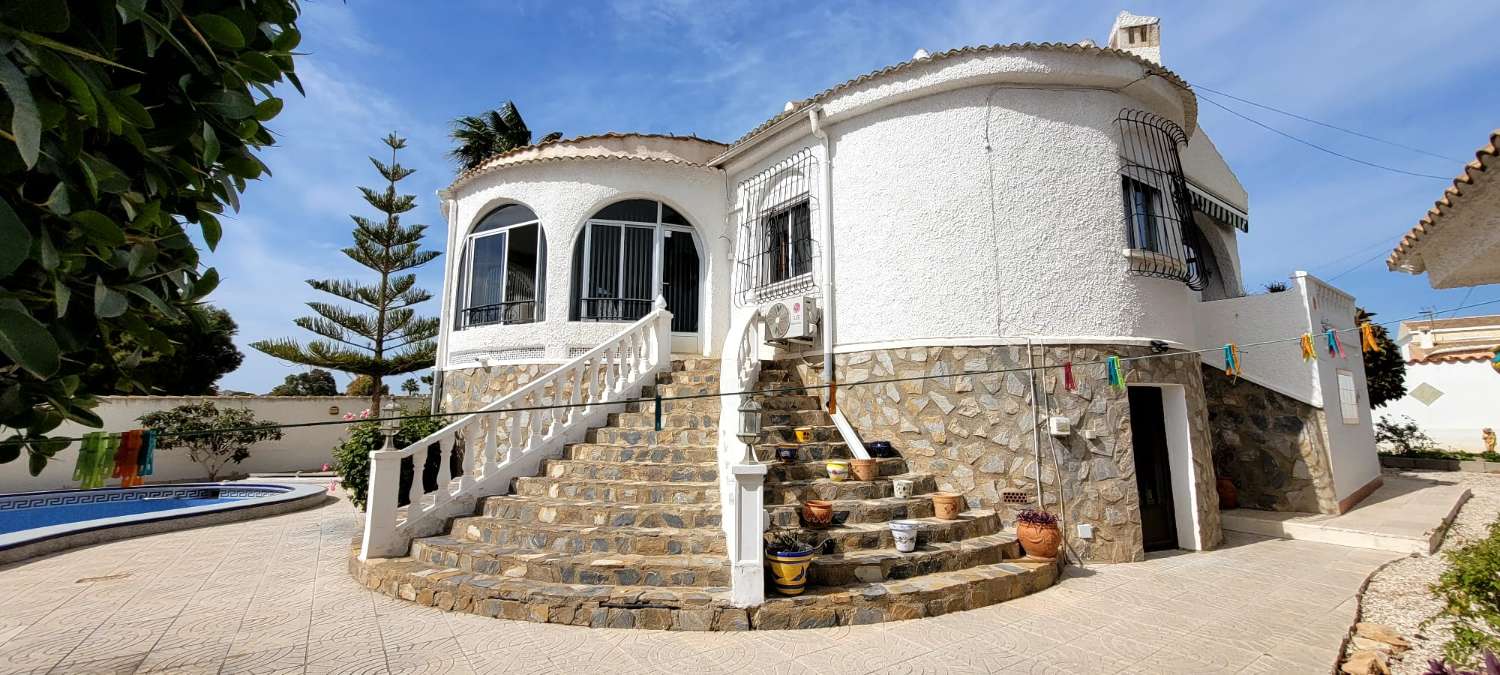 Huvila myynnissä El Chaparral (Torrevieja)