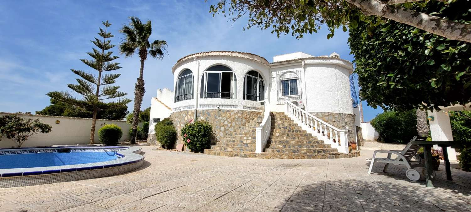 Huvila myynnissä El Chaparral (Torrevieja)