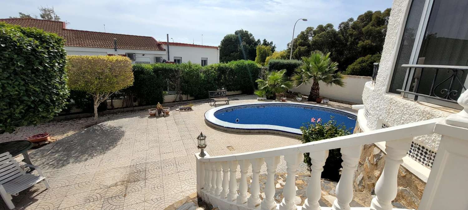 Huvila myynnissä El Chaparral (Torrevieja)