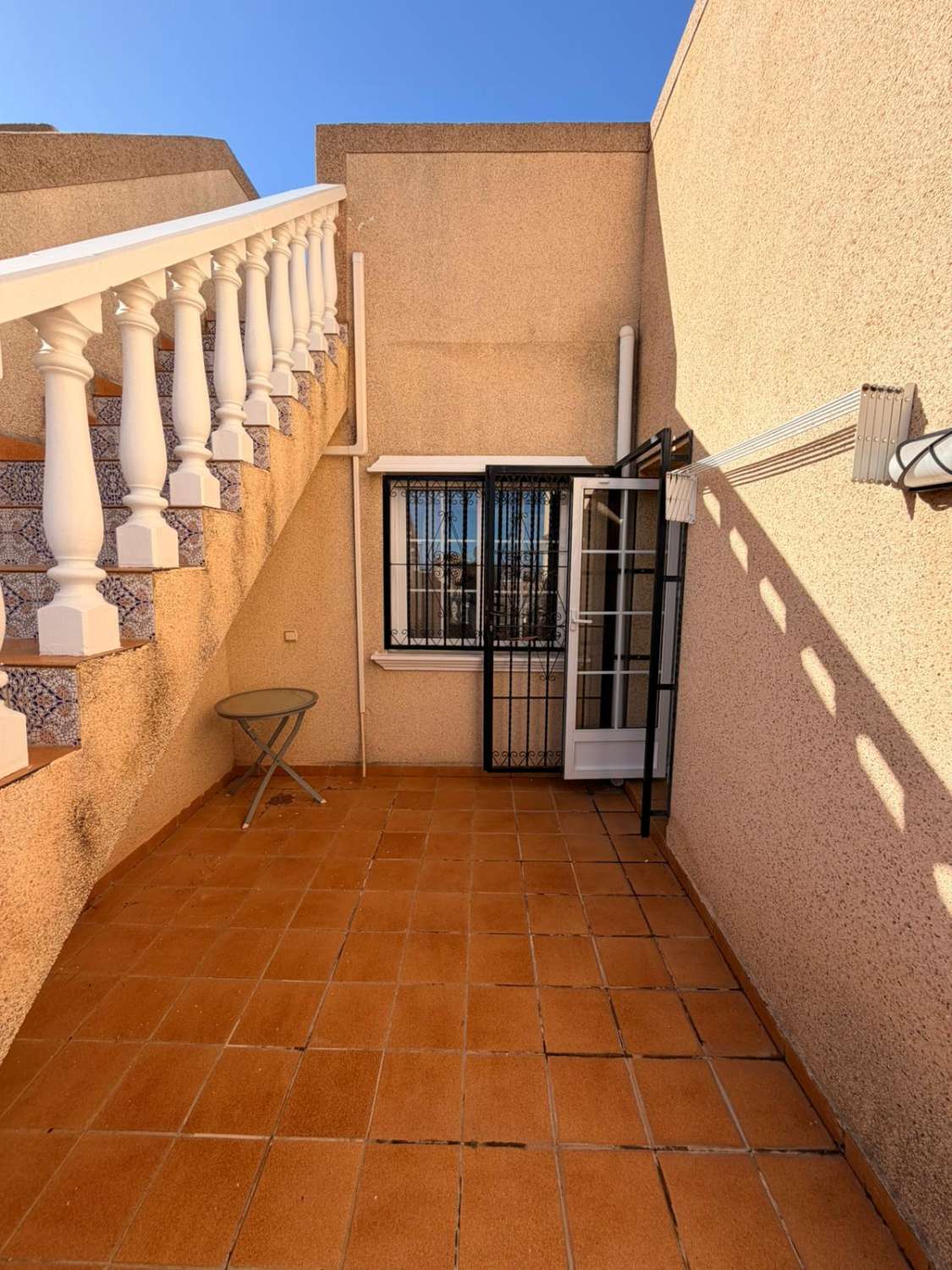Quadro con 3 habitaciones y 2 baños ubicado Las Filipinas- Villamartin