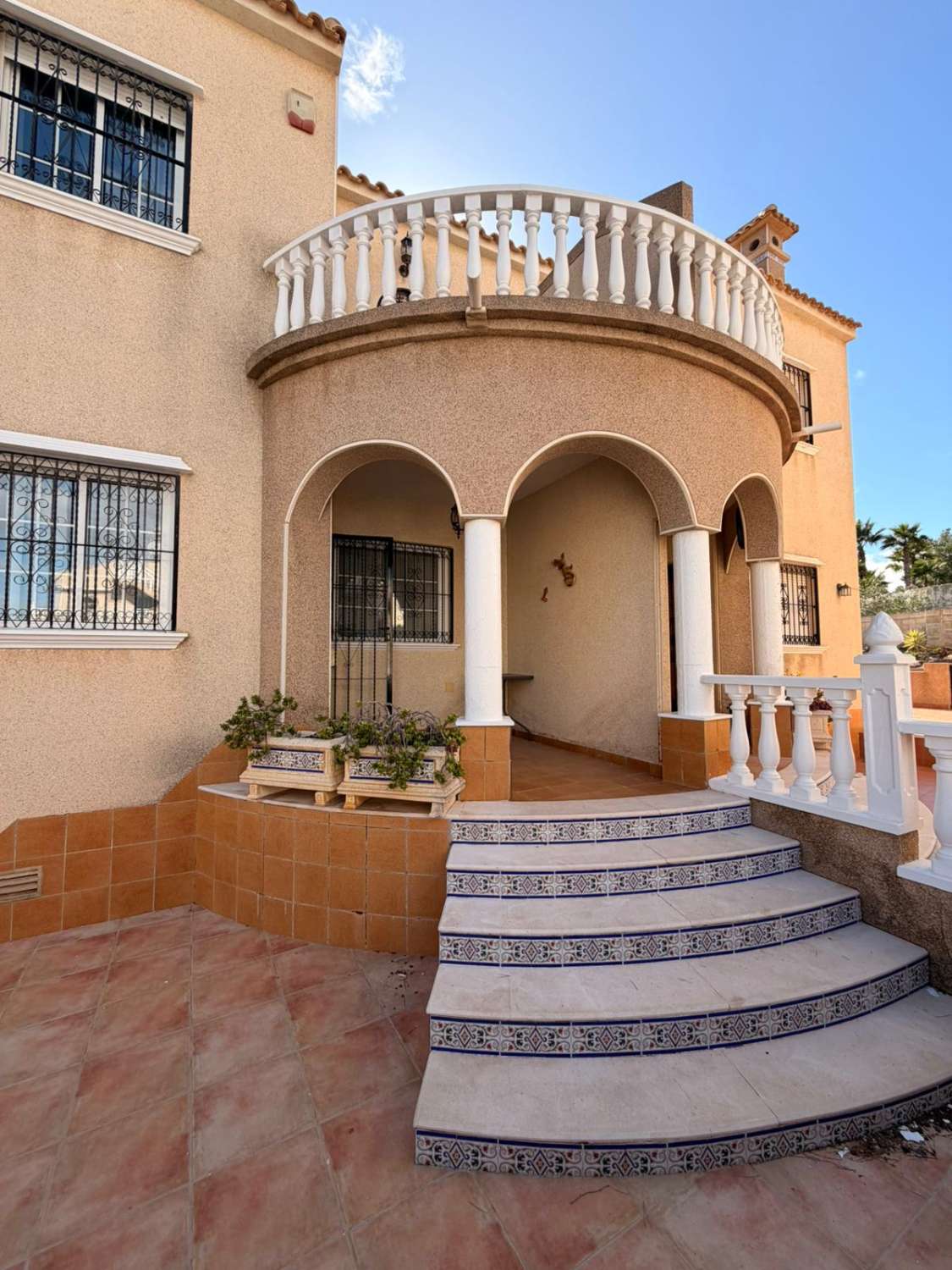 Quadro con 3 habitaciones y 2 baños ubicado Las Filipinas- Villamartin