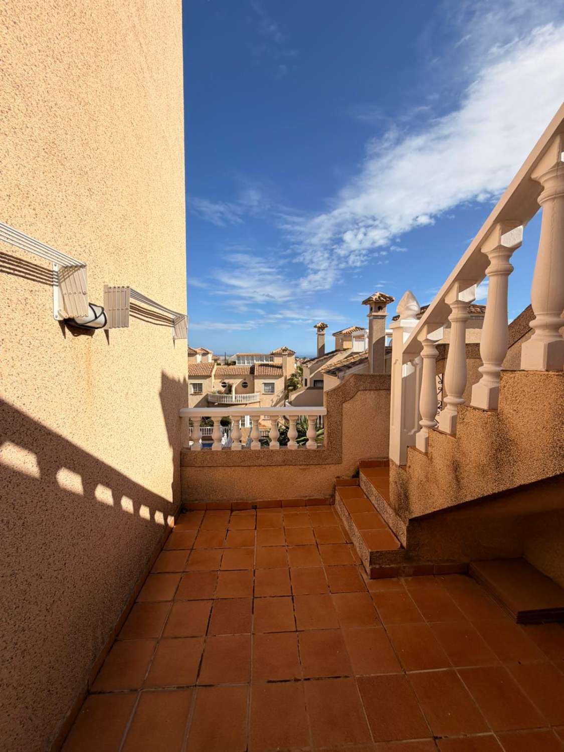 Quadro con 3 habitaciones y 2 baños ubicado Las Filipinas- Villamartin