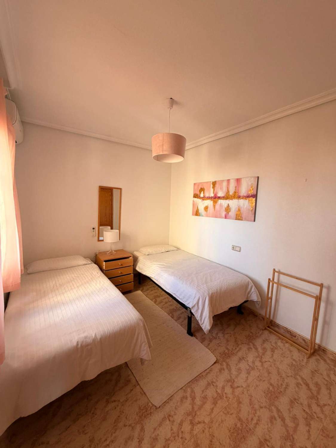 Quadro con 3 habitaciones y 2 baños ubicado Las Filipinas- Villamartin