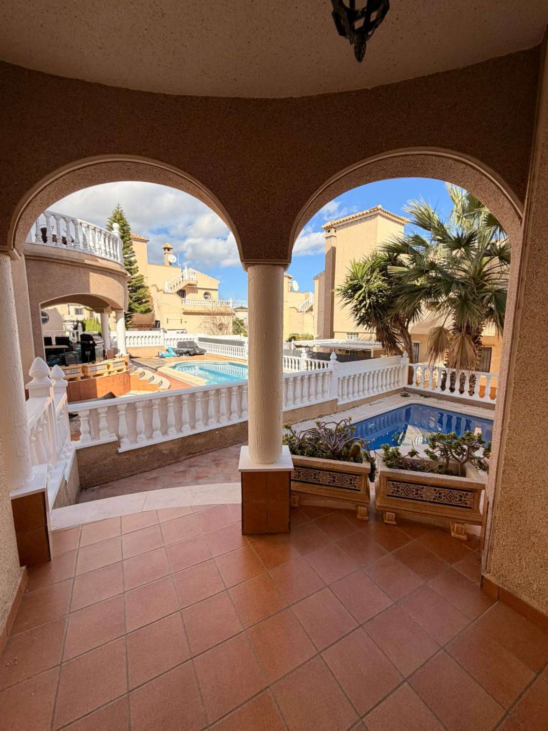 Quadro con 3 habitaciones y 2 baños ubicado Las Filipinas- Villamartin