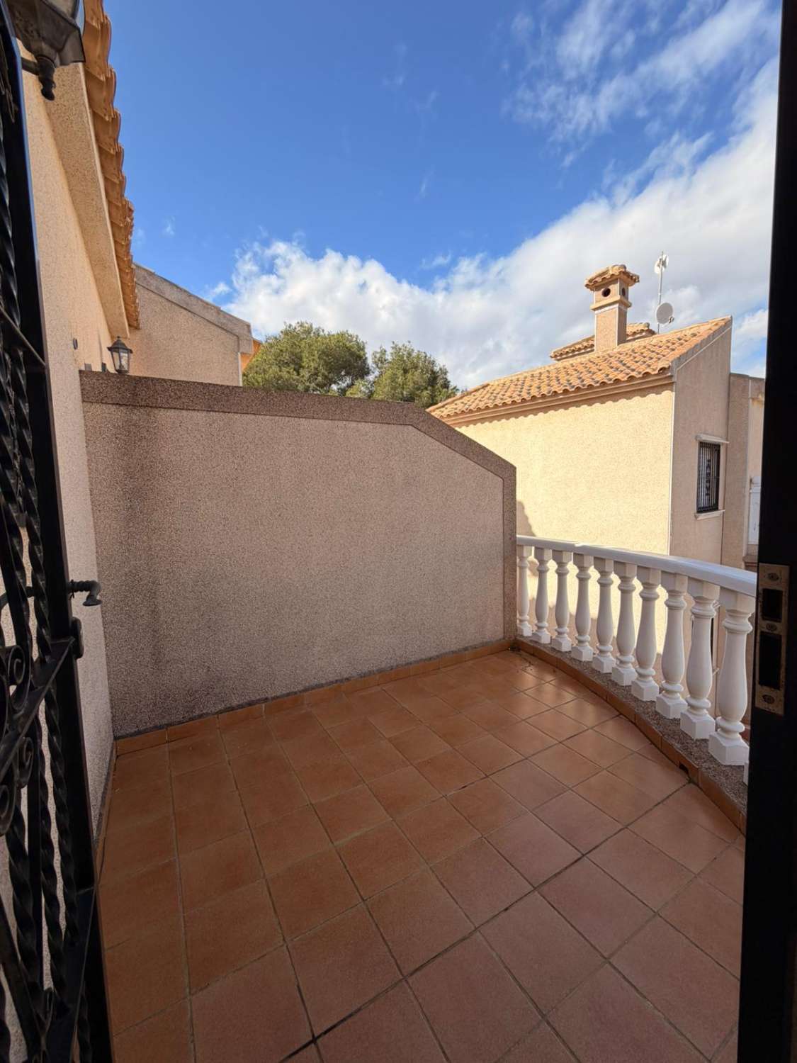 Quadro con 3 habitaciones y 2 baños ubicado Las Filipinas- Villamartin