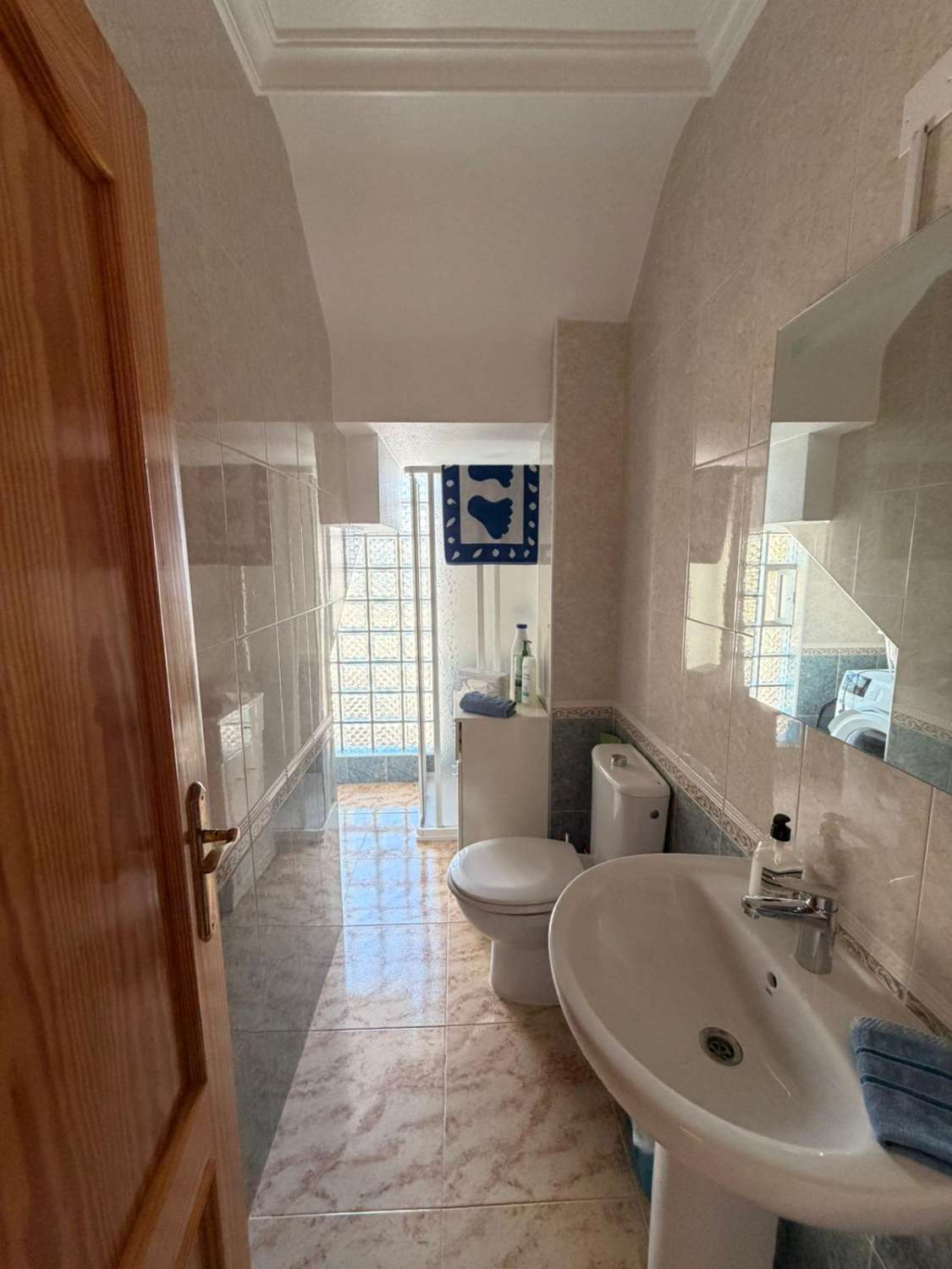 Quadro con 3 habitaciones y 2 baños ubicado Las Filipinas- Villamartin