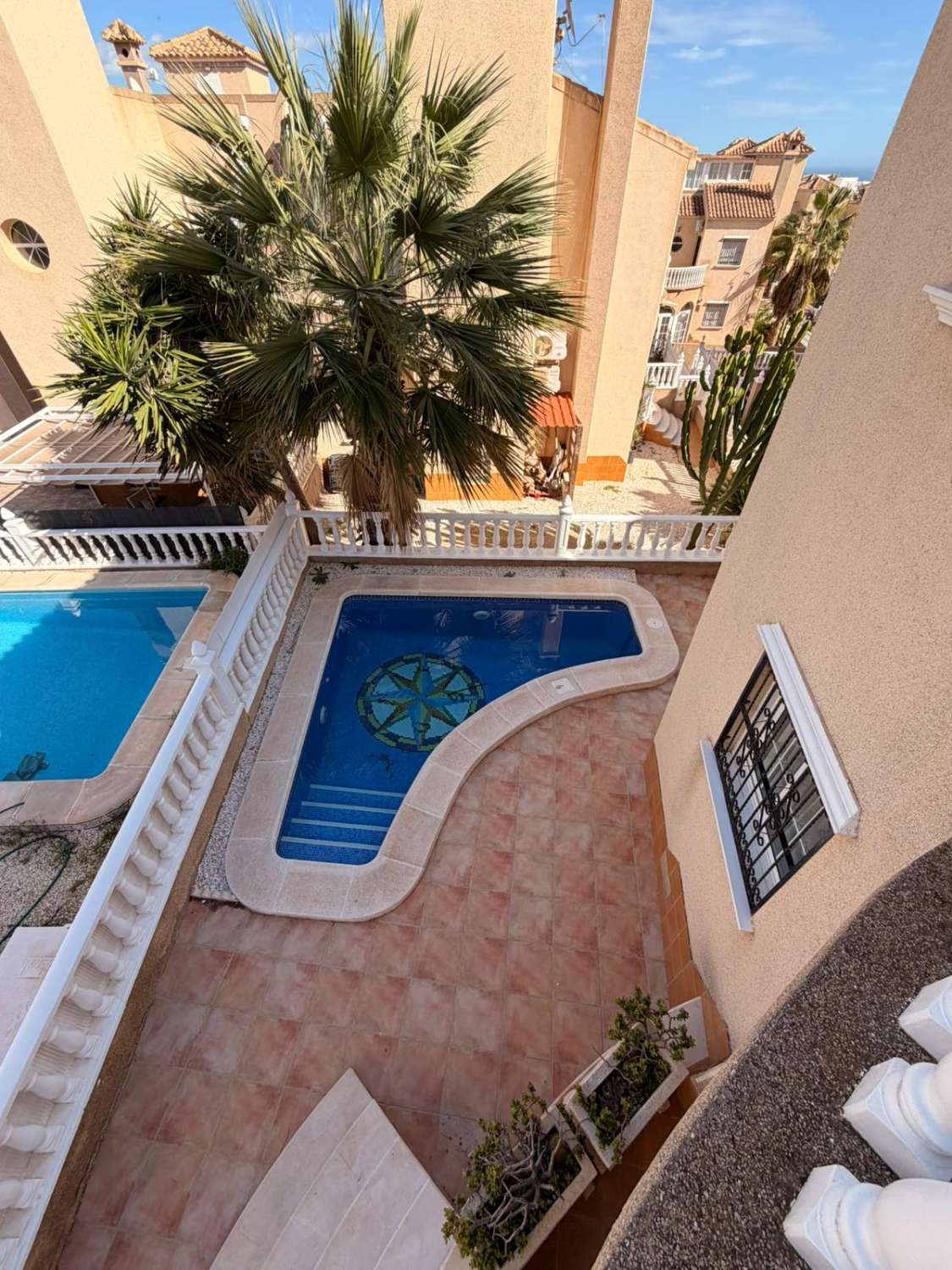 Quadro con 3 habitaciones y 2 baños ubicado Las Filipinas- Villamartin