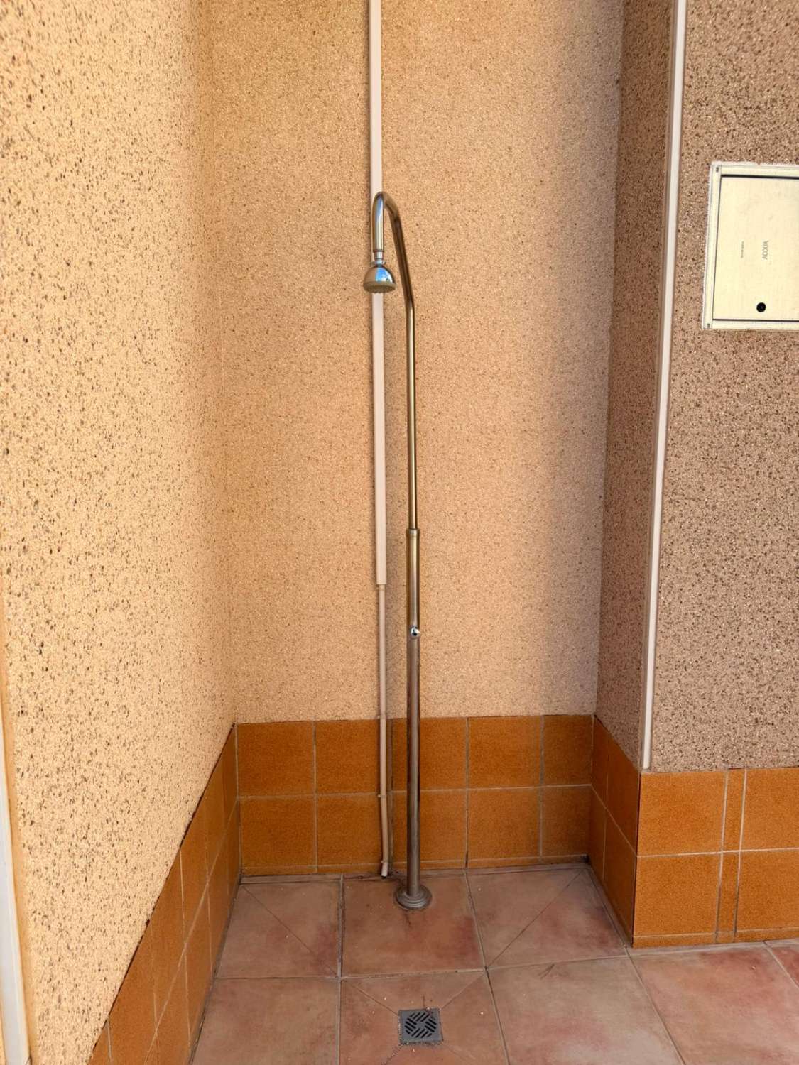 Quadro con 3 habitaciones y 2 baños ubicado Las Filipinas- Villamartin