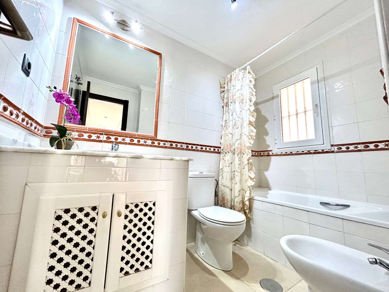 Piso de 2 dormitorios en venta en Villamartín