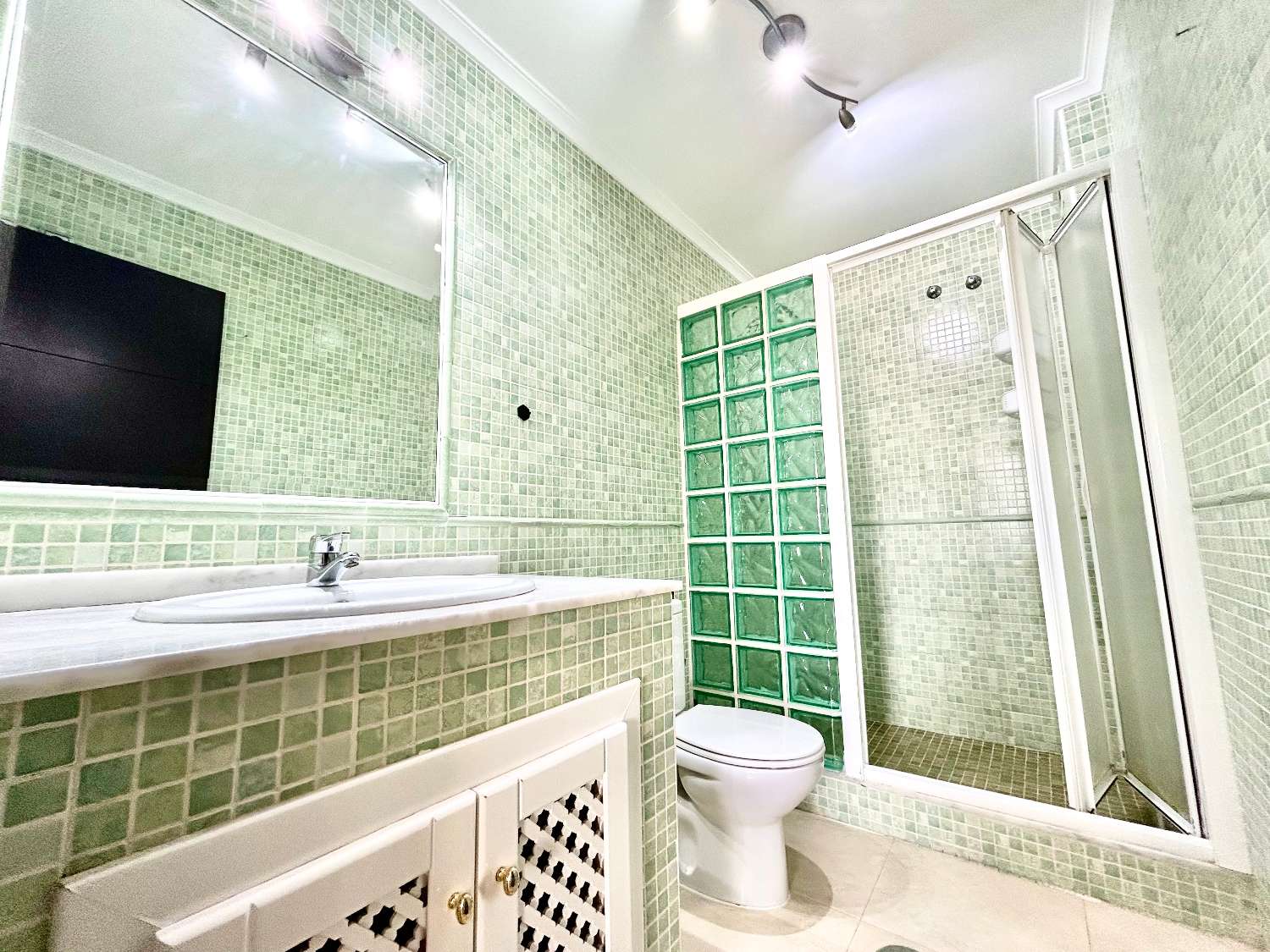 Piso de 2 dormitorios en venta en Villamartín