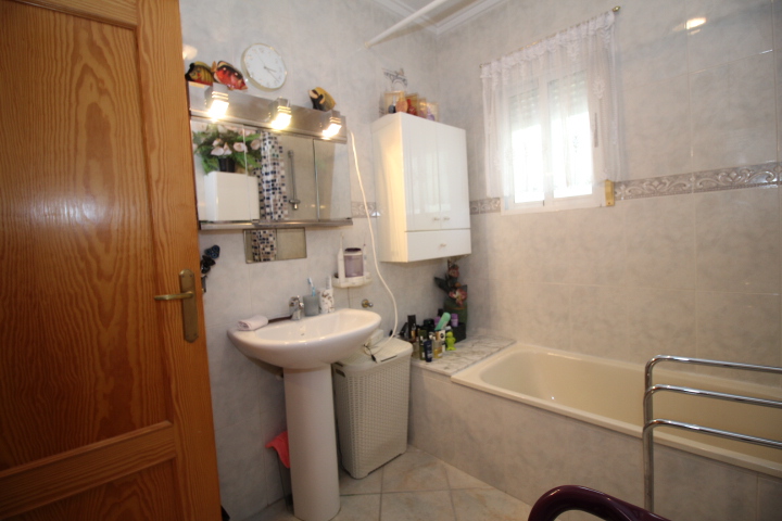 Chalet independiente en urbanización San Luis, Torrevieja.