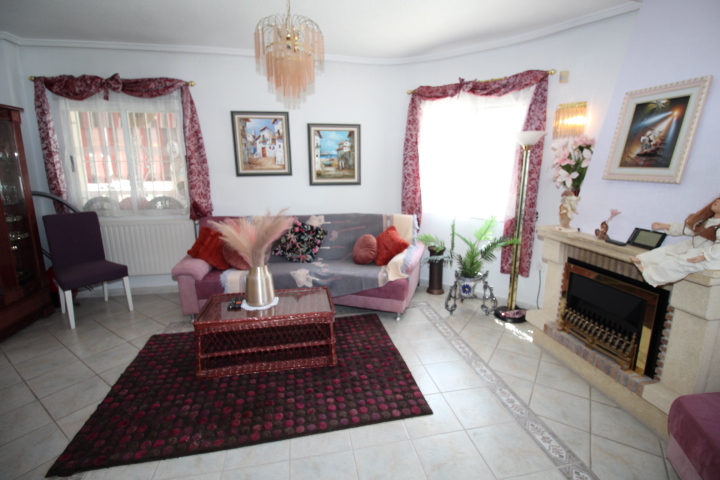 Chalet independiente en urbanización San Luis, Torrevieja.