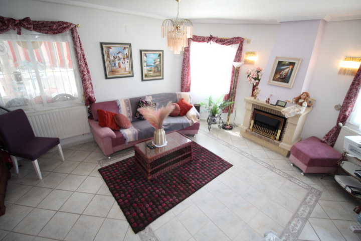 Chalet independiente en urbanización San Luis, Torrevieja.