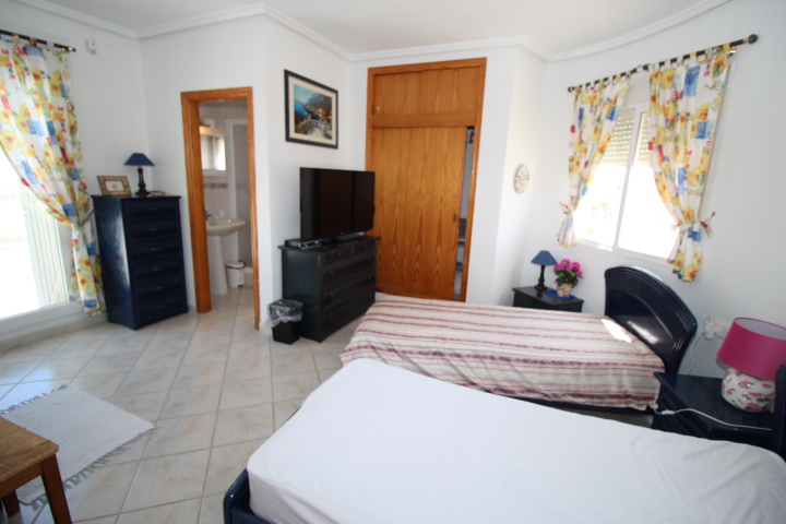 Chalet independiente en urbanización San Luis, Torrevieja.