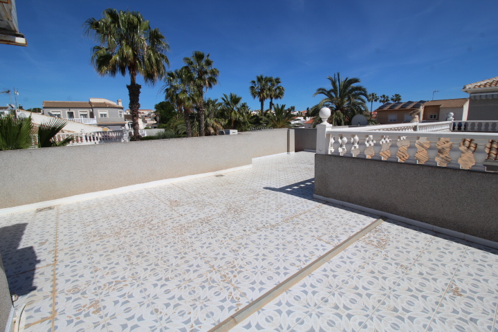 Chalet independiente en urbanización San Luis, Torrevieja.