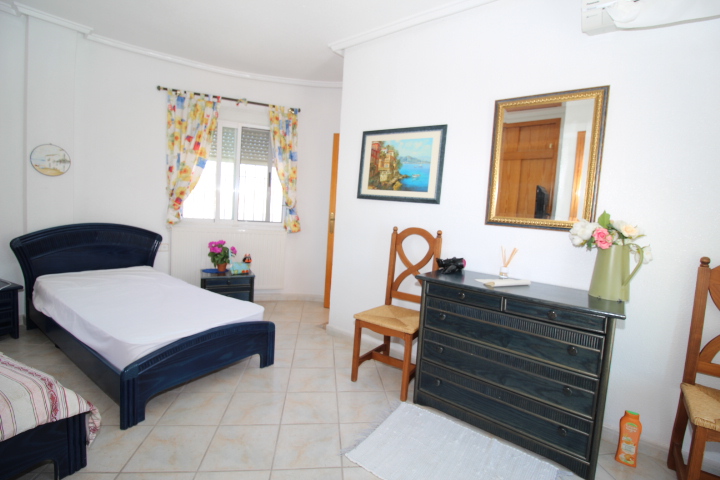 Chalet independiente en urbanización San Luis, Torrevieja.