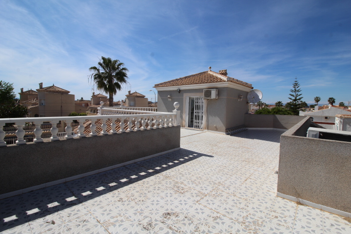 Chalet independiente en urbanización San Luis, Torrevieja.