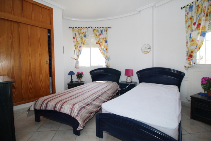 Chalet independiente en urbanización San Luis, Torrevieja.