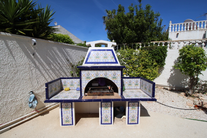 Chalet independiente en urbanización San Luis, Torrevieja.