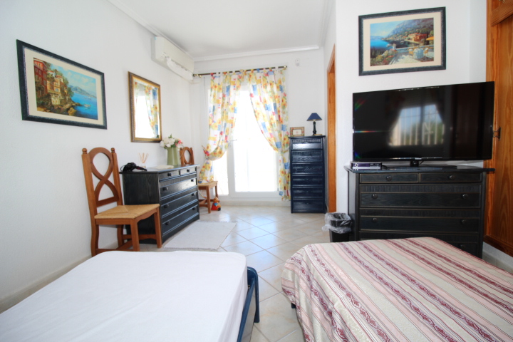 Chalet independiente en urbanización San Luis, Torrevieja.