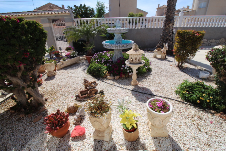 Chalet independiente en urbanización San Luis, Torrevieja.