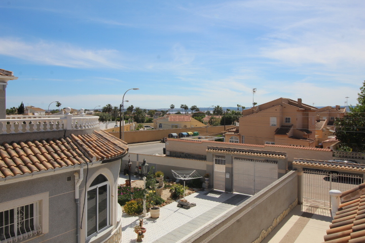 Chalet independiente en urbanización San Luis, Torrevieja.