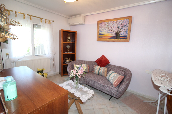 Chalet independiente en urbanización San Luis, Torrevieja.