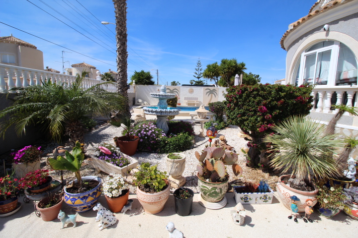 Chalet independiente en urbanización San Luis, Torrevieja.