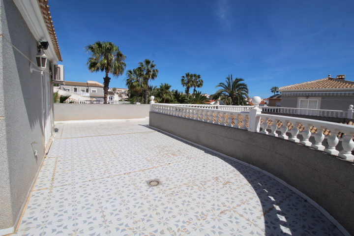 Chalet independiente en urbanización San Luis, Torrevieja.