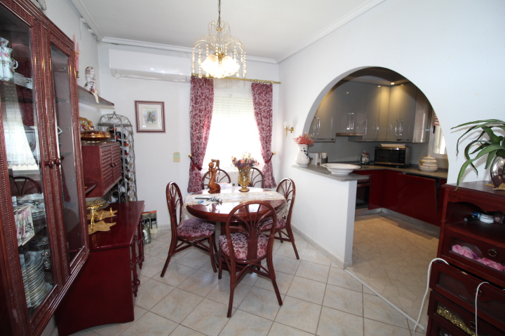 Chalet independiente en urbanización San Luis, Torrevieja.