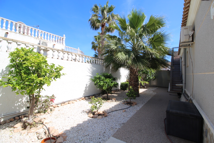 Chalet independiente en urbanización San Luis, Torrevieja.