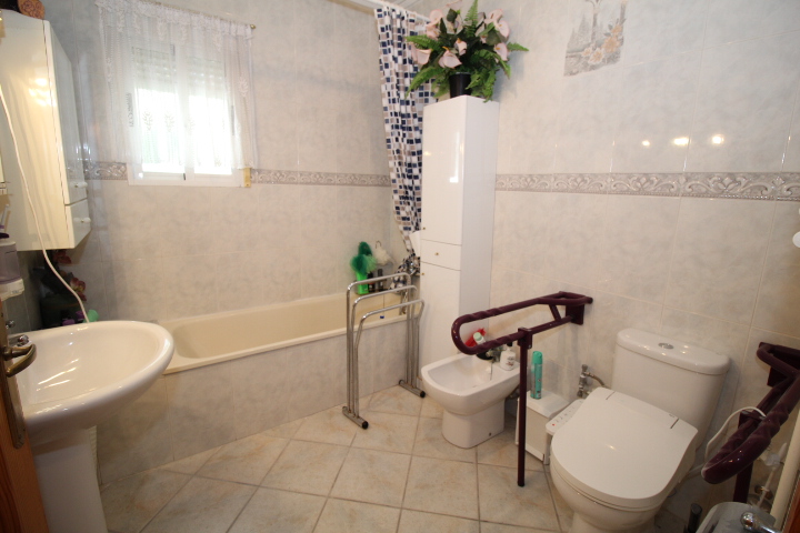 Chalet independiente en urbanización San Luis, Torrevieja.