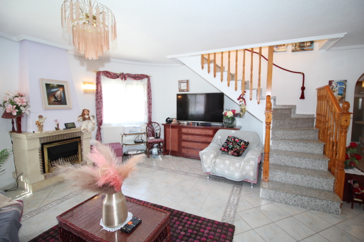 Chalet independiente en urbanización San Luis, Torrevieja.