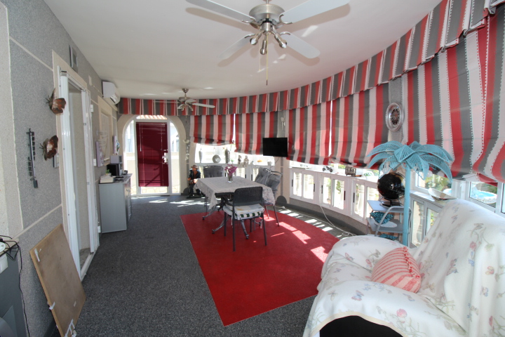 Chalet independiente en urbanización San Luis, Torrevieja.