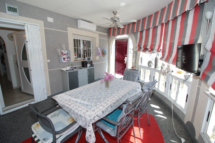 Chalet independiente en urbanización San Luis, Torrevieja.