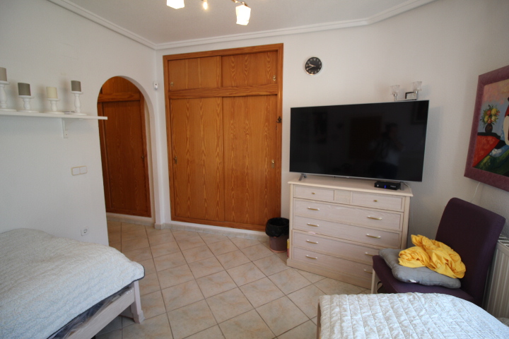 Chalet independiente en urbanización San Luis, Torrevieja.