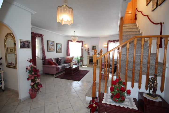 Chalet independiente en urbanización San Luis, Torrevieja.