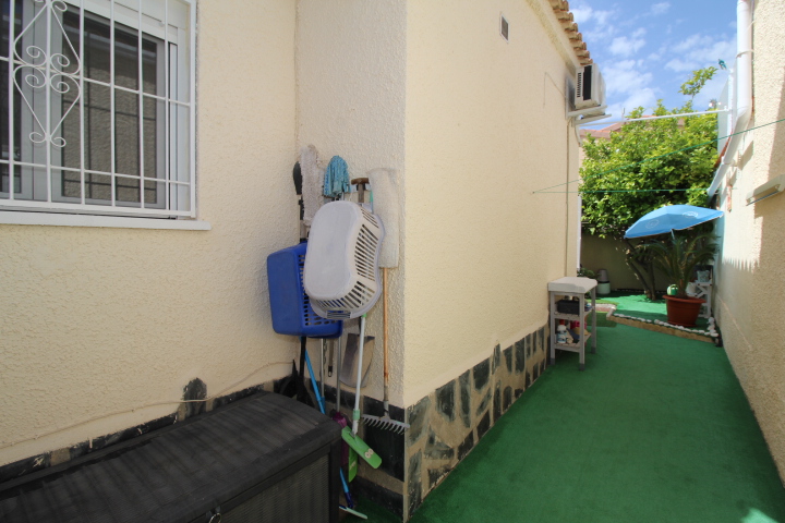 Chalet Esquina en Urb. La Marina San Fulgencio