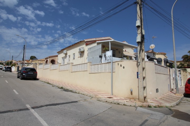 Chalet Esquina en Urb. La Marina San Fulgencio