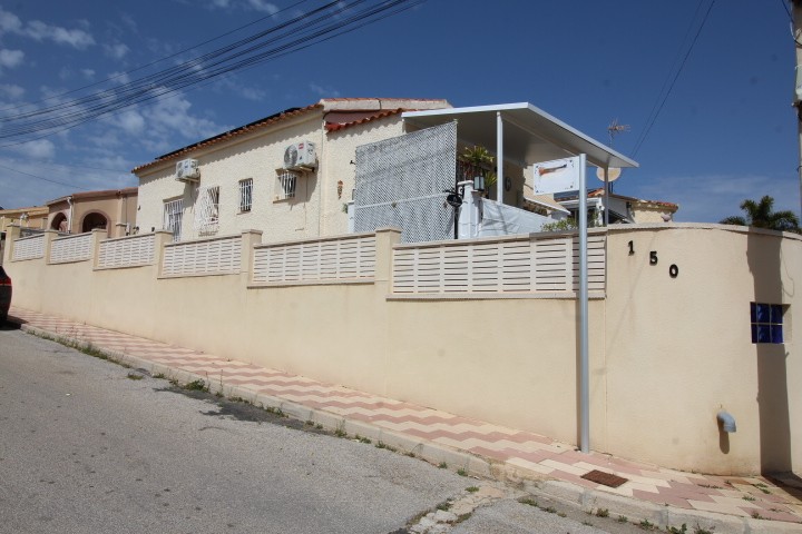 Chalet Esquina en Urb. La Marina San Fulgencio