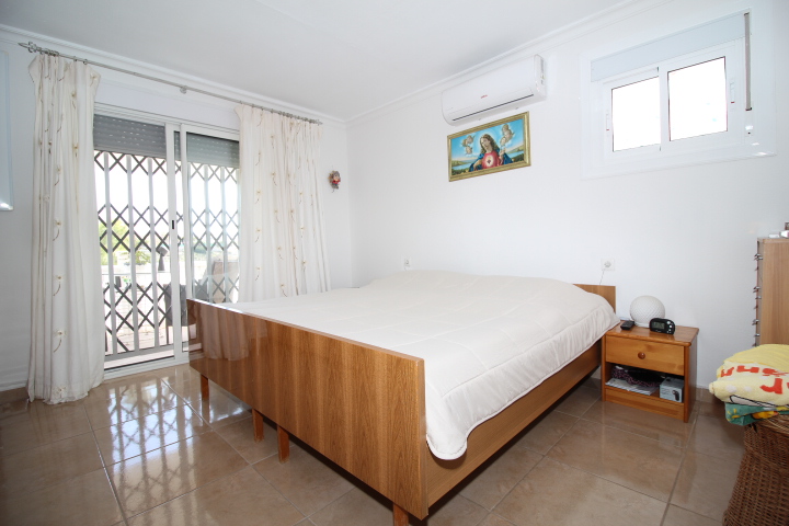 Chalet Esquina en Urb. La Marina San Fulgencio