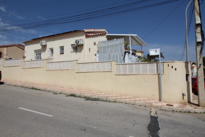 Chalet Esquina en Urb. La Marina San Fulgencio