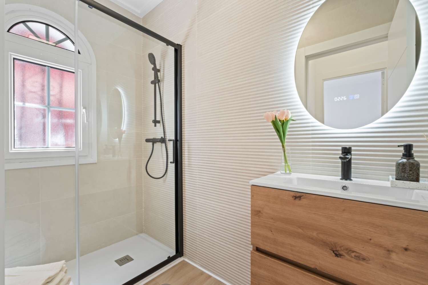 Renovado Chalet Semiadosado en Villamartin PAU 26