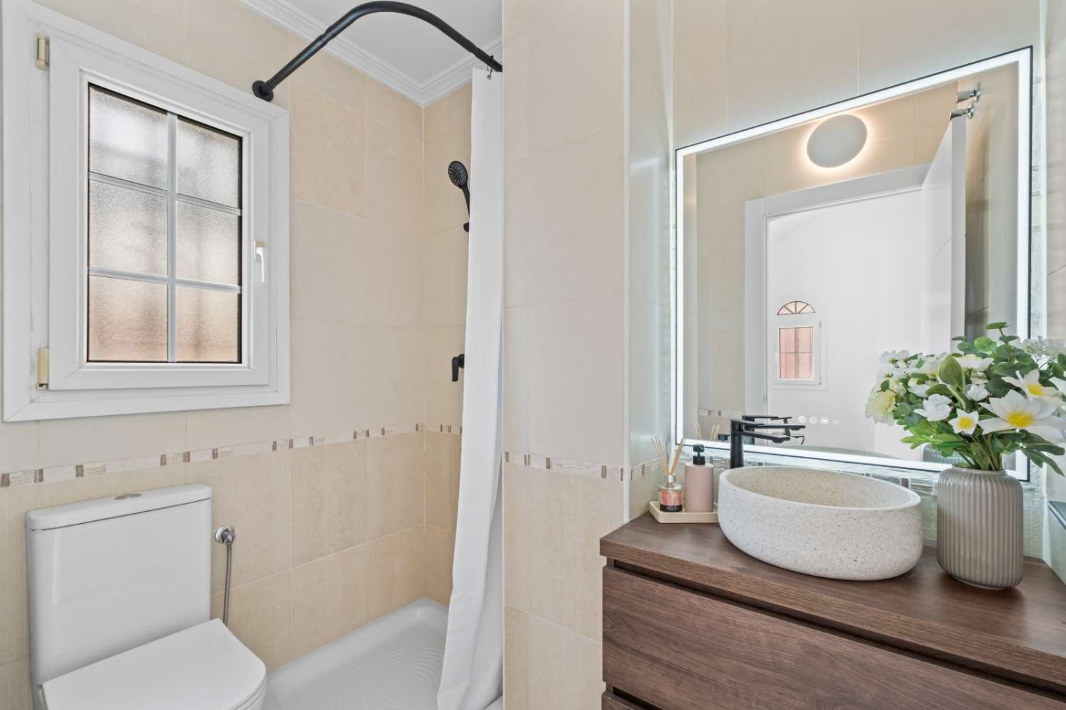 Renovado Chalet Semiadosado en Villamartin PAU 26