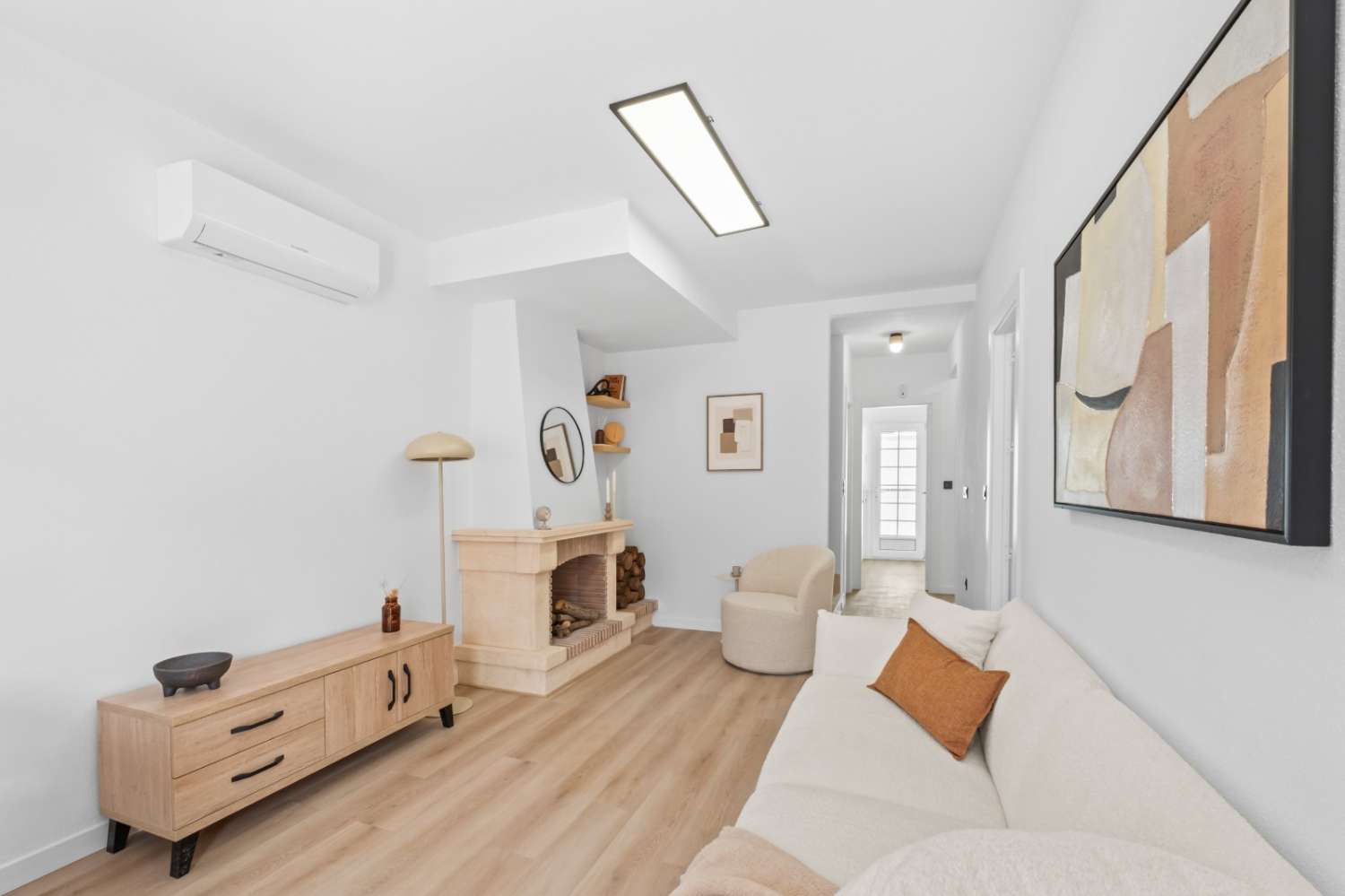 Renovado Chalet Semiadosado en Villamartin PAU 26